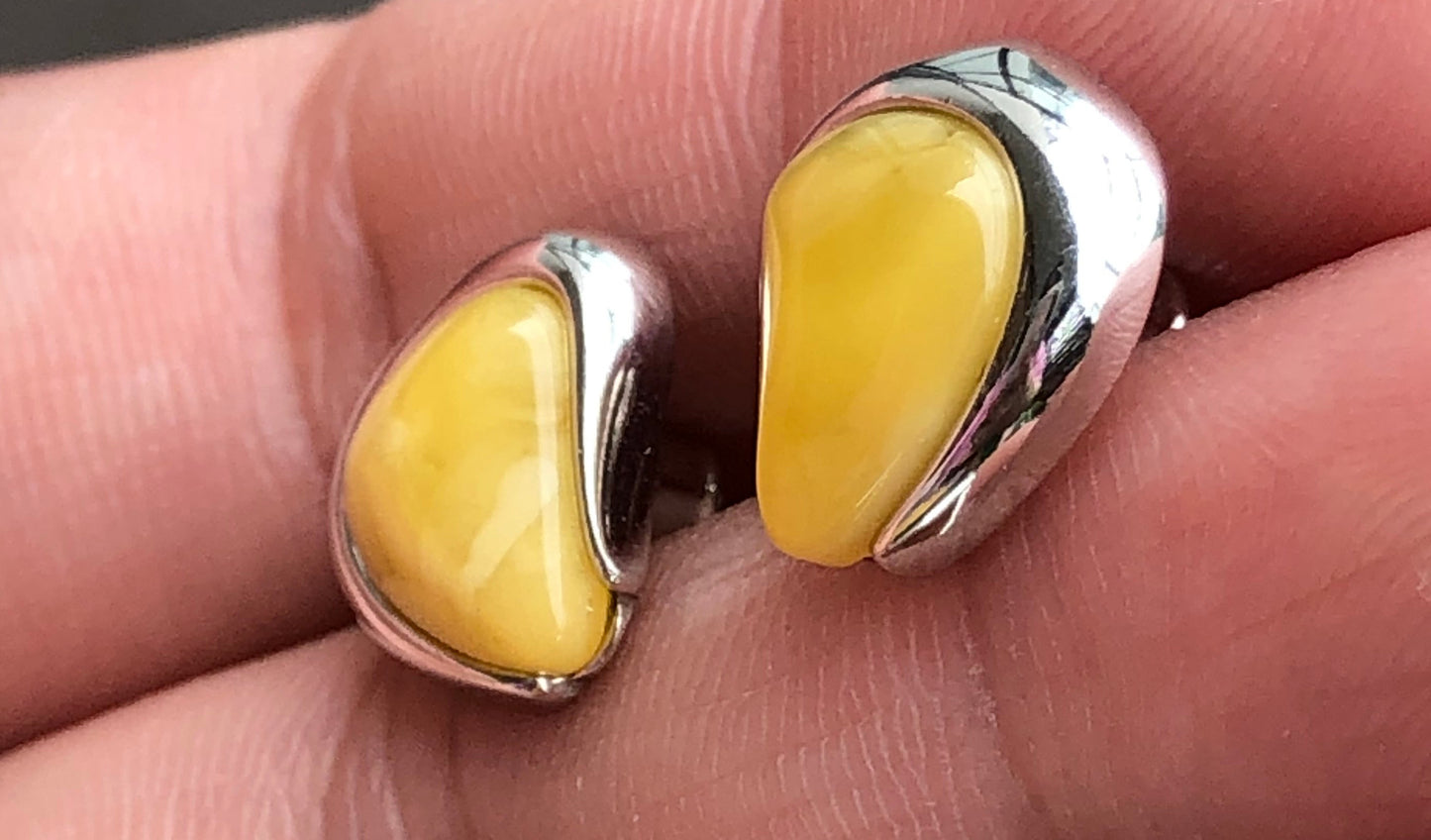 Handmade Baltic natural beeswax amber teardrop-shaped 925 sterling silver stud earrings