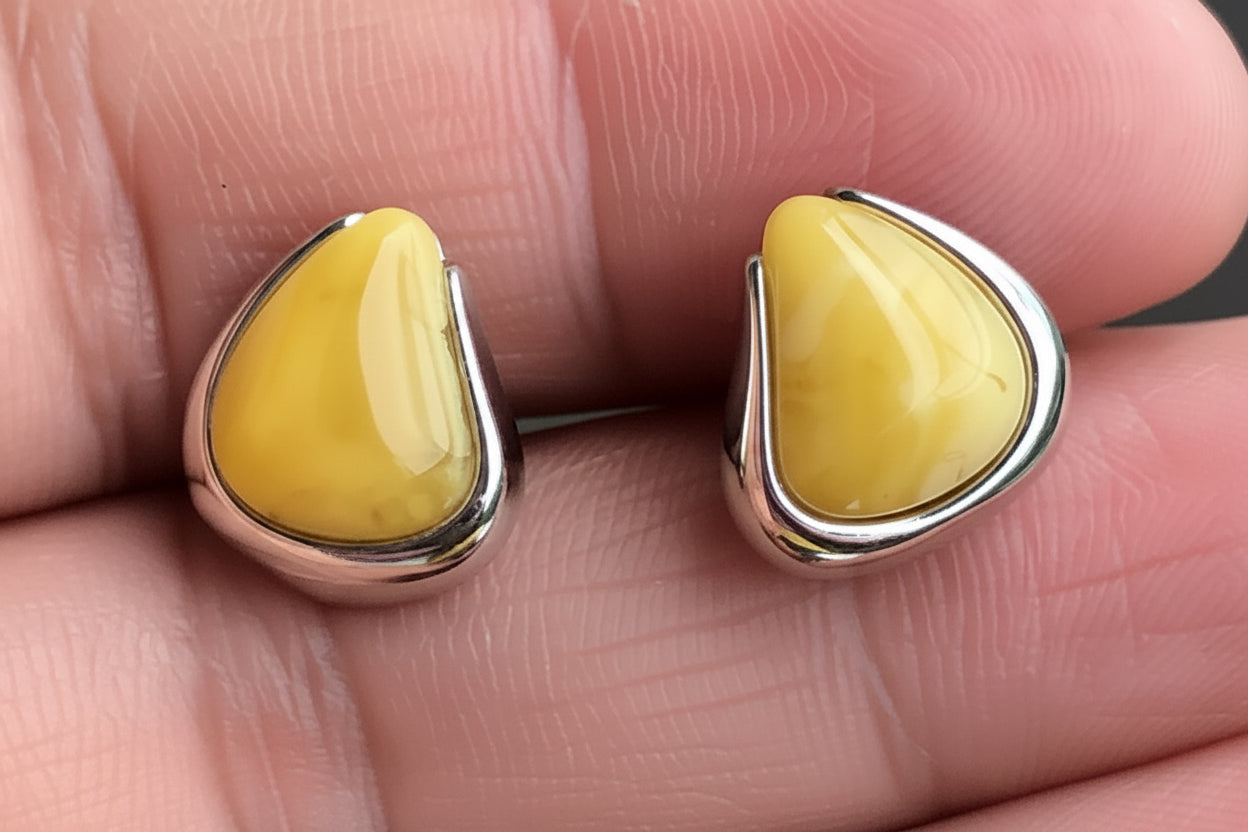 Handmade Baltic natural beeswax amber teardrop-shaped 925 sterling silver stud earrings
