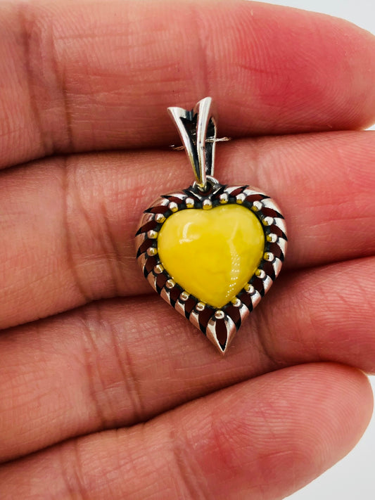 Handmade Genuine Russian Natural White Amber Vintage Love-shaped 💛Pendant with a chain