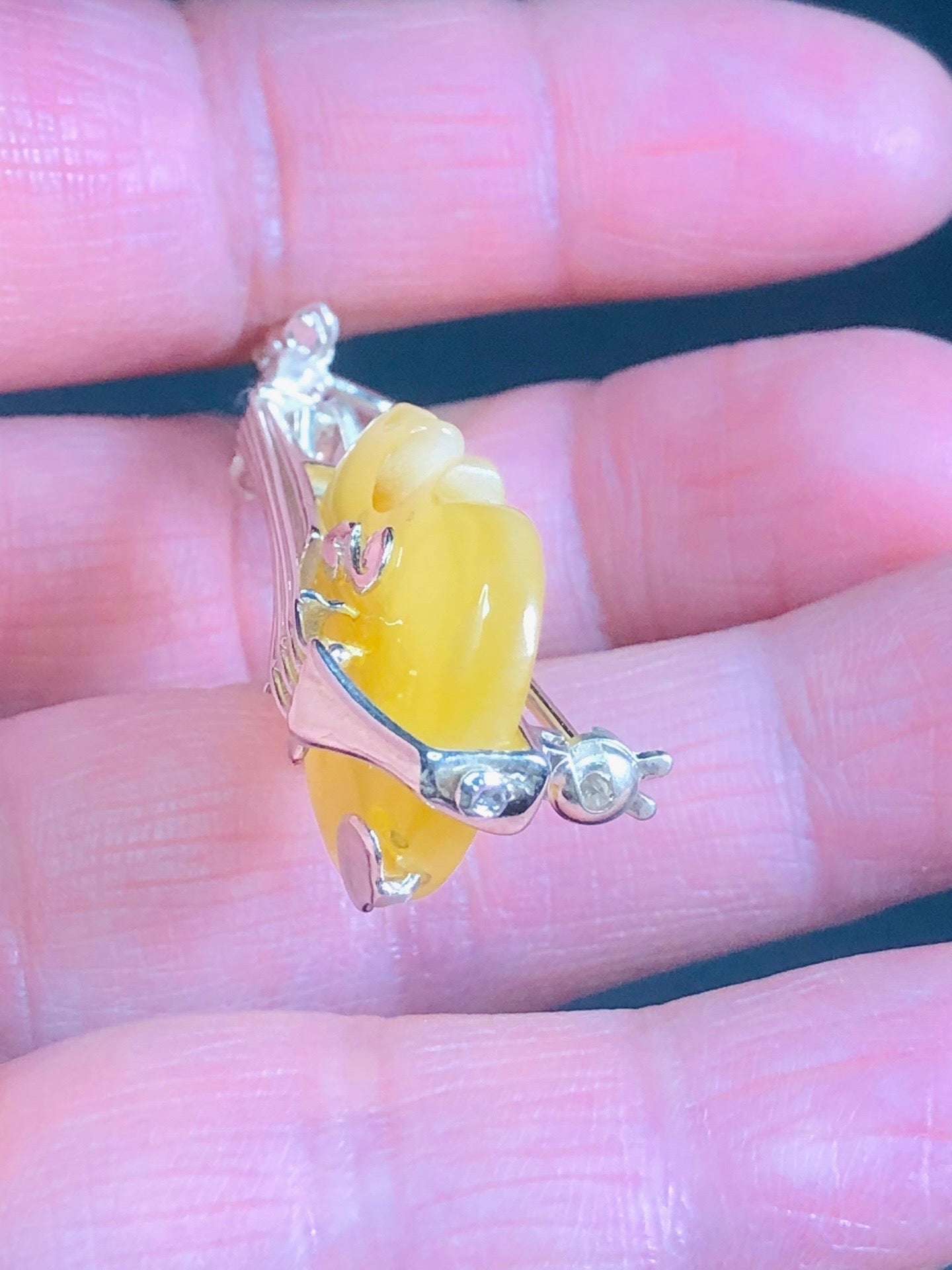 Handmade Genuine Baltic Natural Chicken Fat Yellow Amber Brooch/Pendant - Violin 🎻without a chain