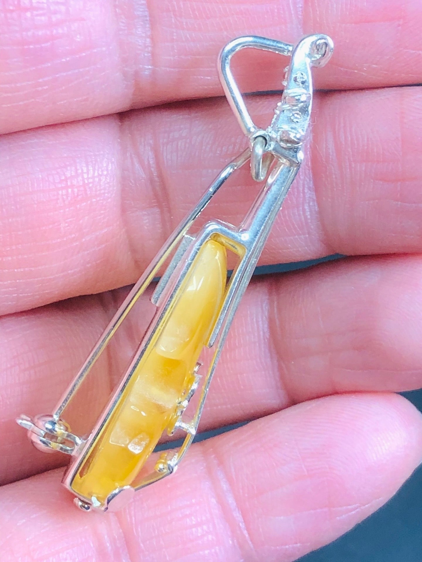 Handmade Genuine Baltic Natural Chicken Fat Yellow Amber Brooch/Pendant - Violin 🎻without a chain