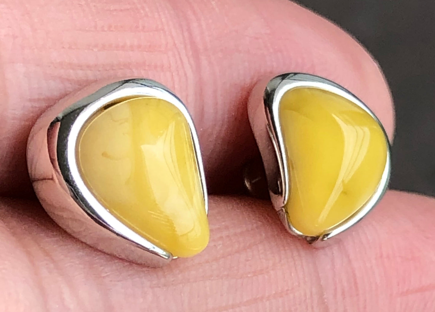 Handmade Baltic natural beeswax amber teardrop-shaped 925 sterling silver stud earrings
