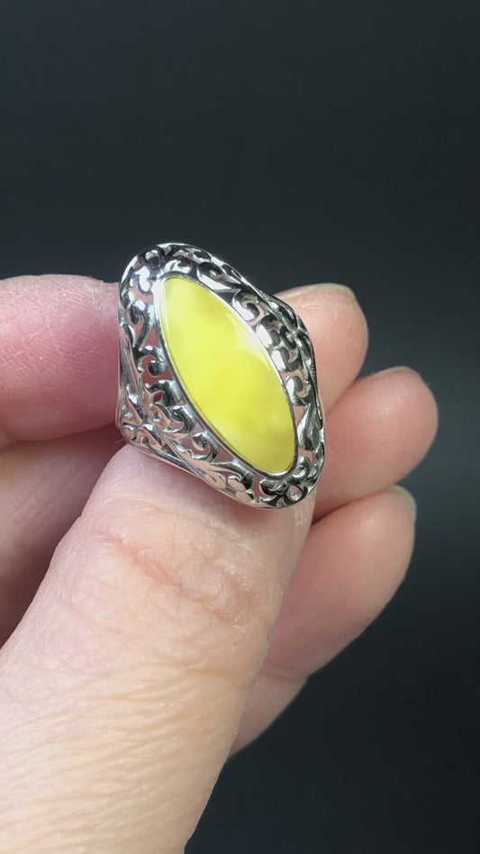 Baltic Natural Yellow Amber Vintage 925 Sterling Silver Ring 

✨Marquise inlay（horse eye inlay), hollow retro Vintage style✨

Weight: 3.9g
Inner Circumference:About 51.8-52mm
US Size 6